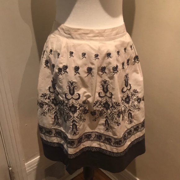 “TRISTAN” Embroidered Beige and Black Skirt. - Picture 4 of 12